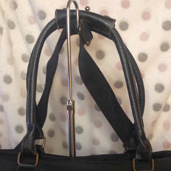 ELIZABETH ARDEN large black nylon and faux leather overnight bag. Detach straps. - Picture 3 of 7